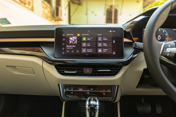 10-inch infotainment.