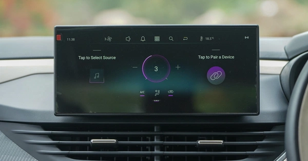 10.25-inch touchscreen runs perfectly with wireless Android Auto & Apple CarPlay.