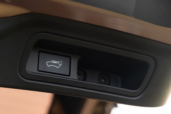 Gesture-activated powered tailgate.