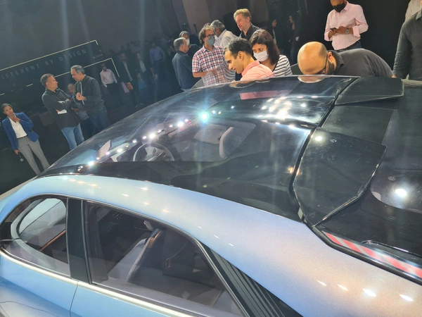 Panoramic glass roof.