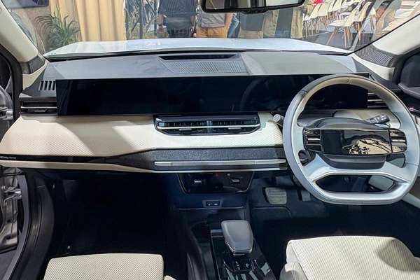 Triple-screen cockpit offers sharp visuals and a wealth of features.