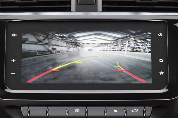 Reversing camera with dynamic guidelines.