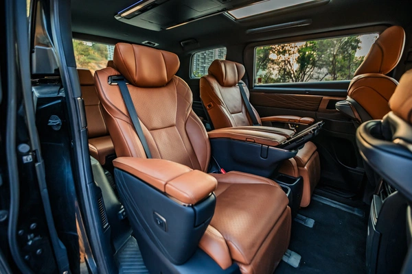 Powered ottoman leg rests.