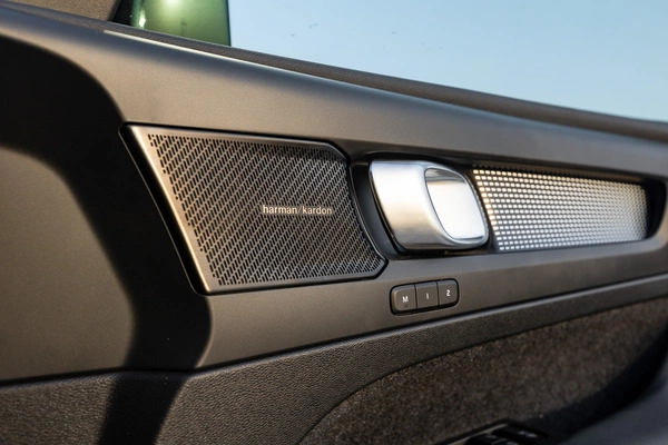 14-speaker Harman Kardon audio.