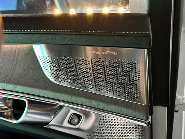 19-speaker B&W audio.