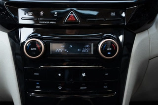 Mahindra Xuv 3Xo Ev Dual-Zone Climate Control Allowing Different Temperature Settings For Driver And Passenger