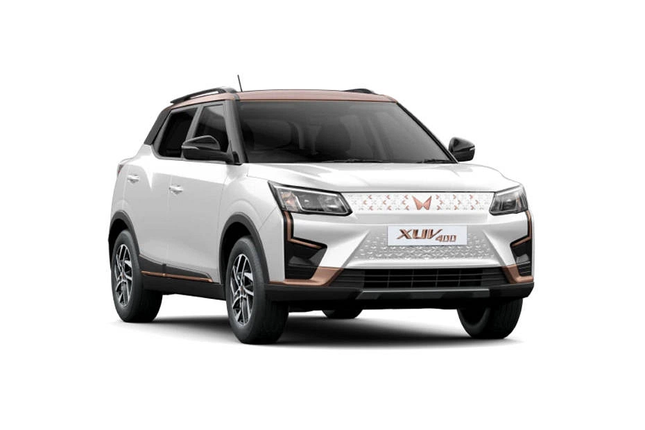 Mahindra XUV400 EV Everest White Dualtone