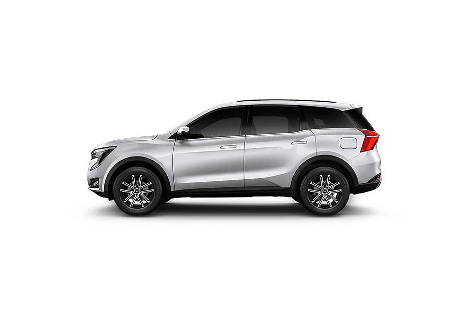 Mahindra XUV700 Everest White