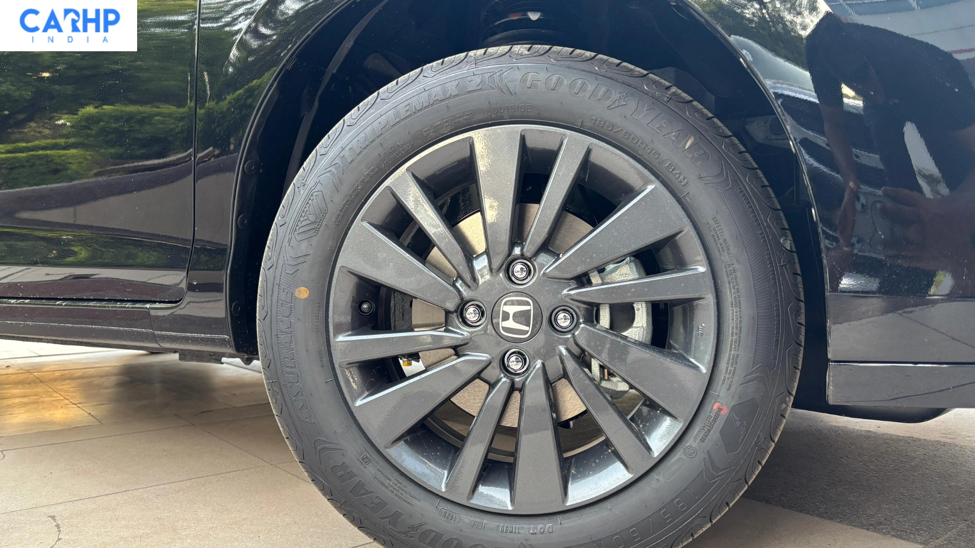Honda city facelift V CVT in black alloy wheels
