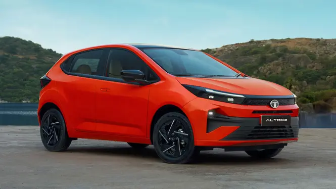 Tata Altroz Exterior Front Right Three Quarter View
