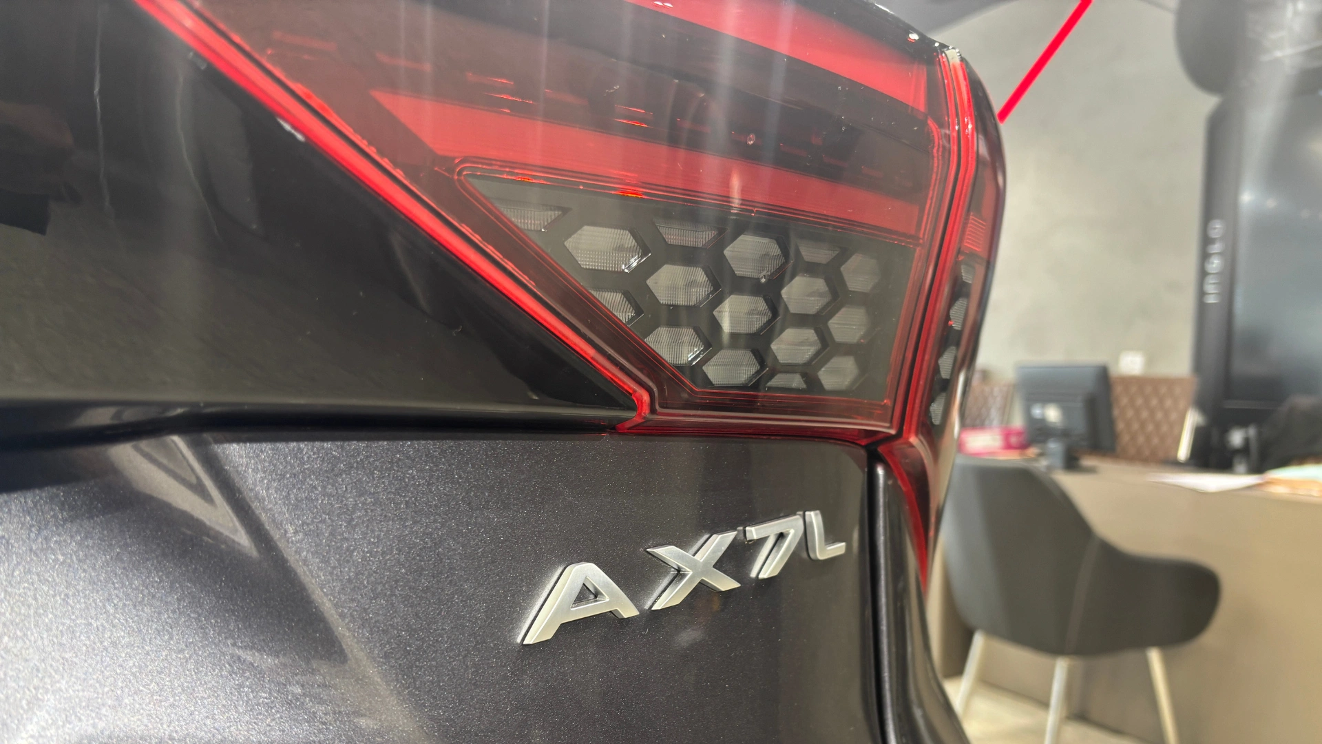 Mahindra XUV 7XO taillights