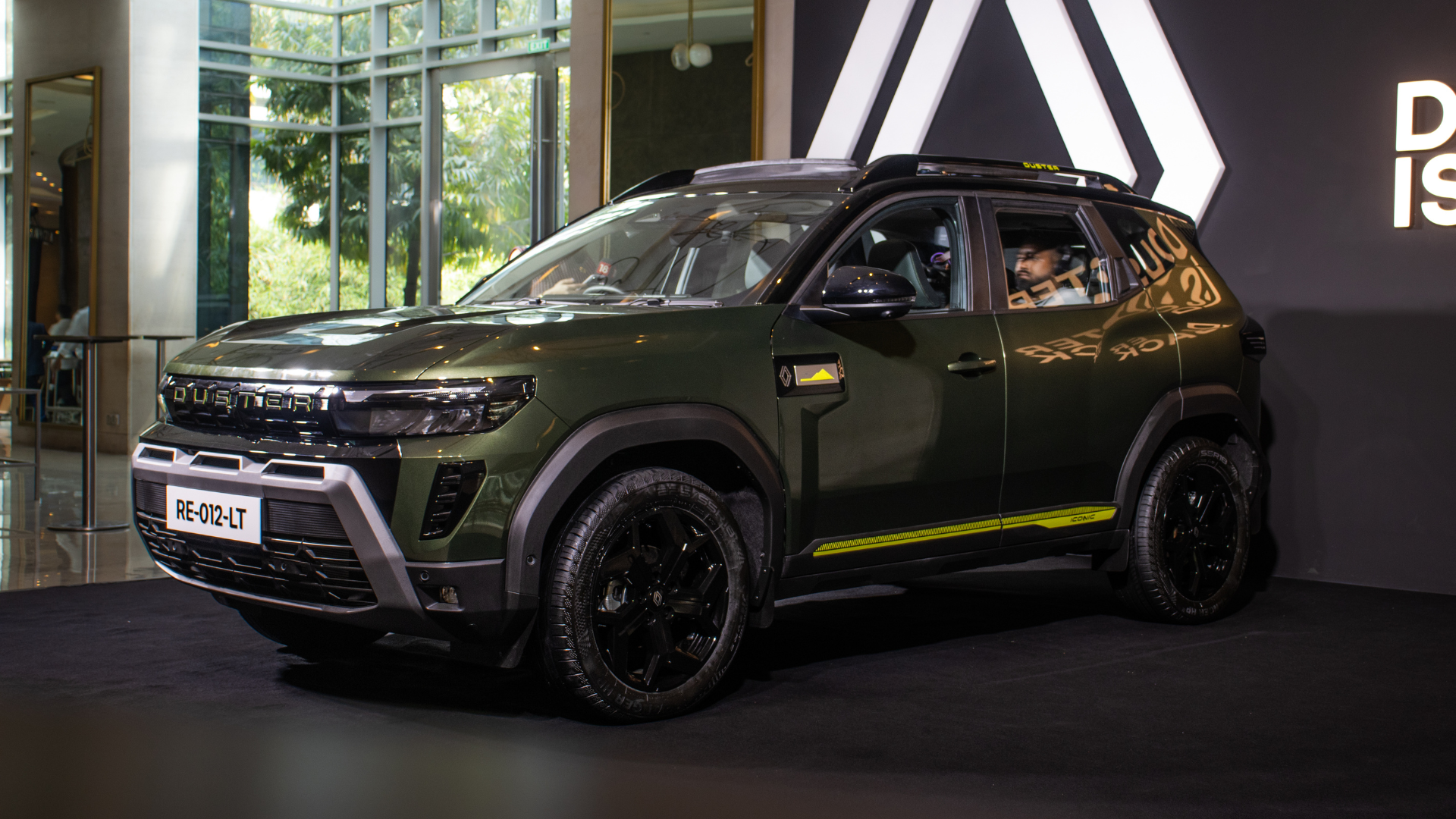 Renault Duster Strong Hybrid to Launch on October 17