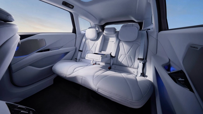 BMW iX3 long-wheelbase version - interior rear seats view