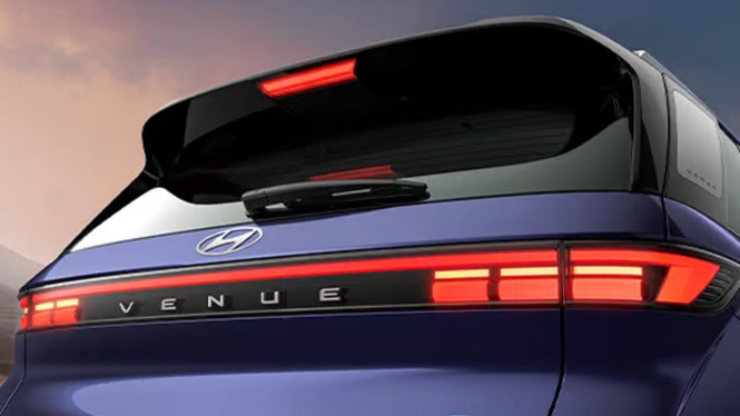 New Hyundai Venue facelift connected taillamps