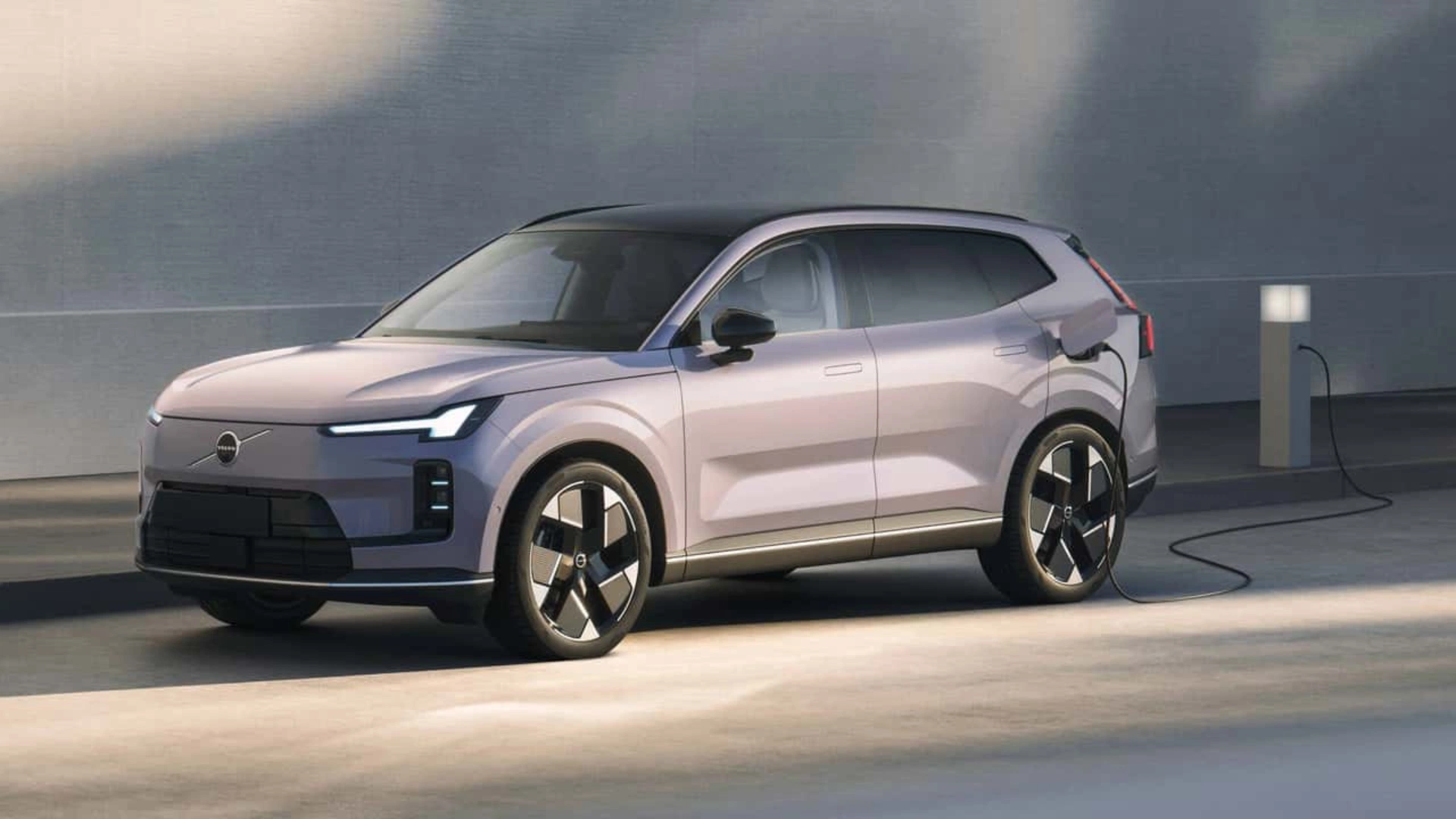 Volvo XC70 Launched With 1200 KM Of Range