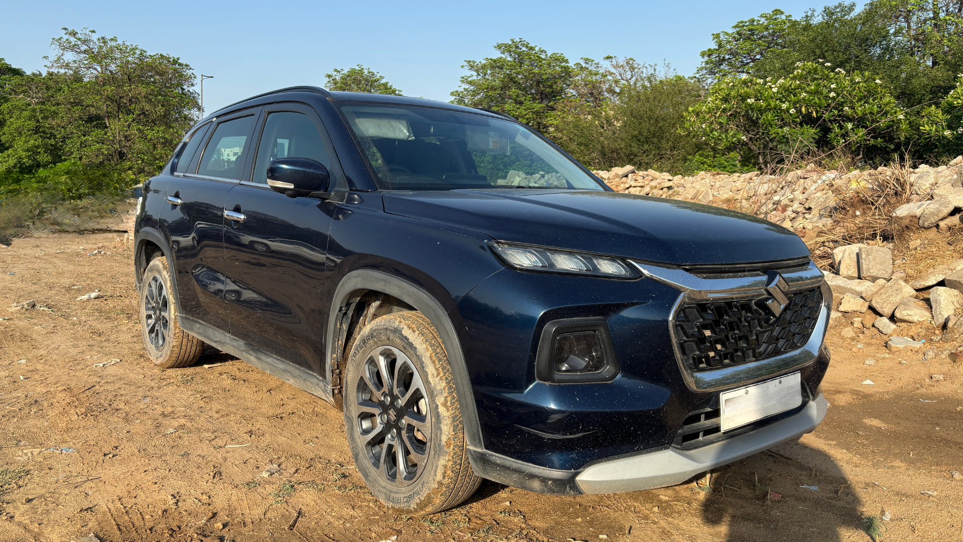 Maruti Suzuki Grand Vitara in dark blue