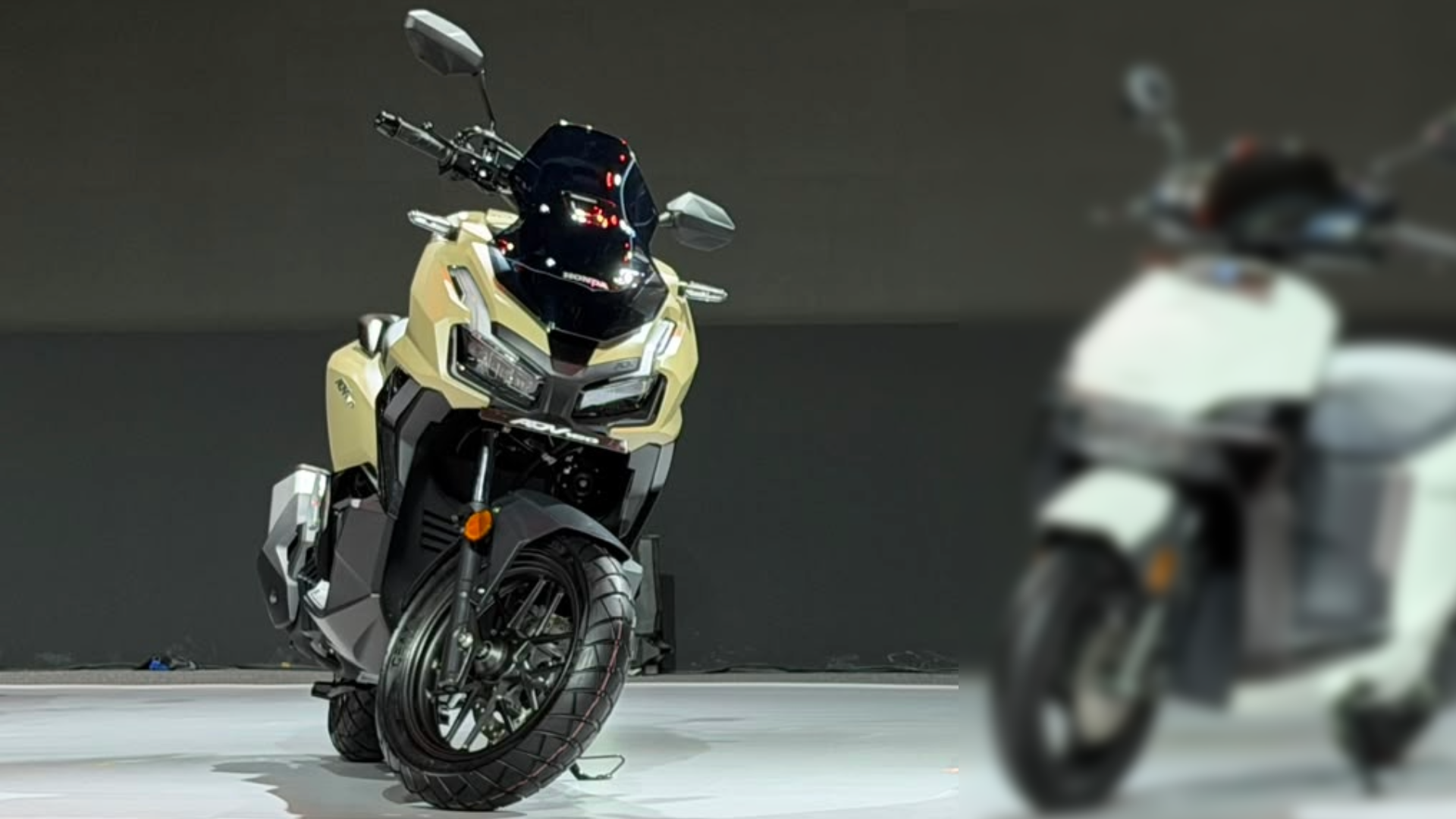 ADV 160 in matte brown