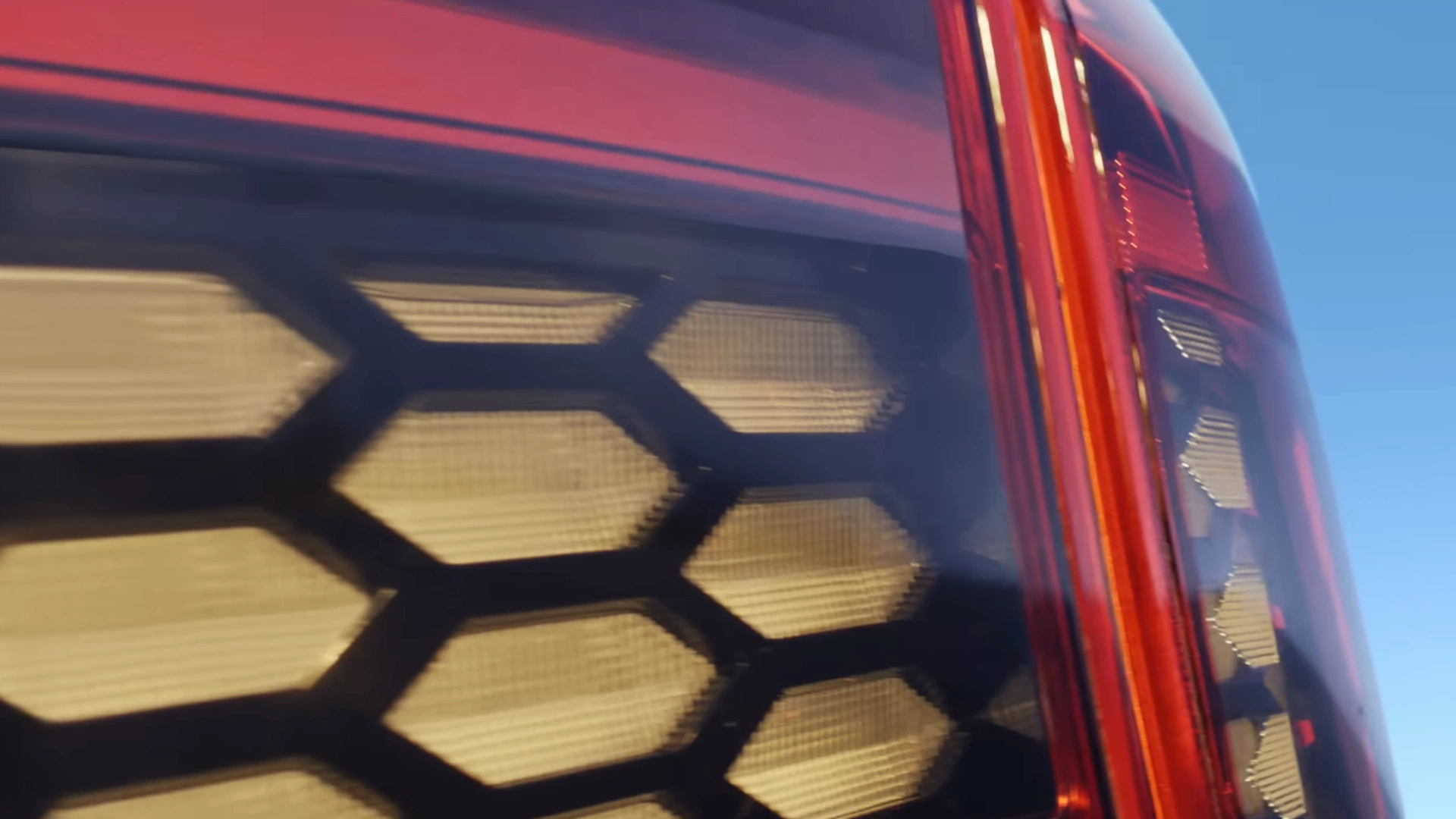 Mahindra XUV 7xo rear light design