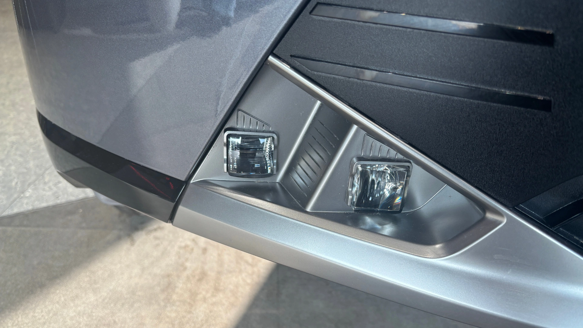 Mahindra XUV 7XO fog lamps