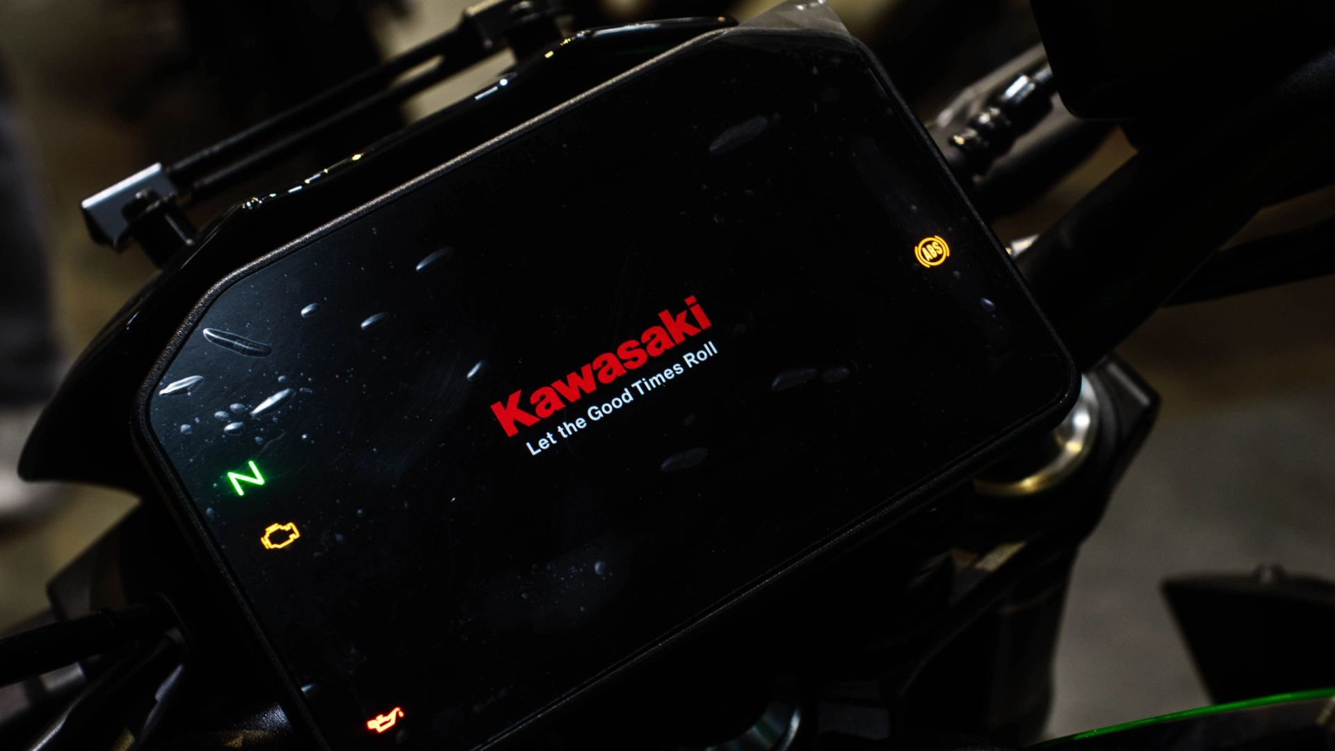 2026 Kawasaki Z900 In Candy Lime Green gauge