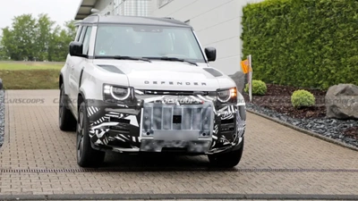 Upcoming Defender Facelift Spotted Undergoing Testing 