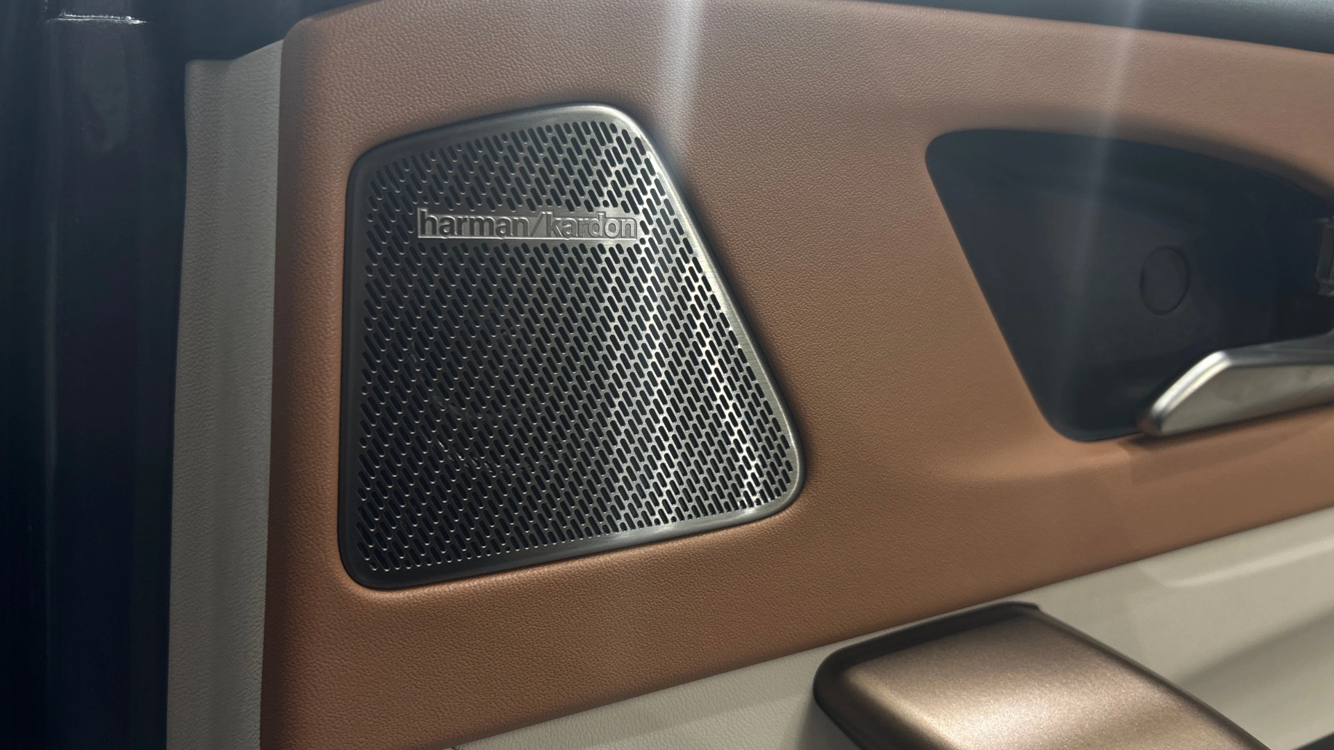 Mahindra XUV 7XO speakers