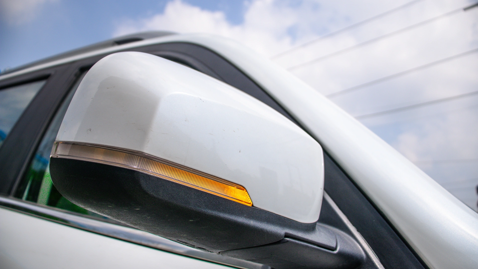 Scorpio N Whitedoor mirror 