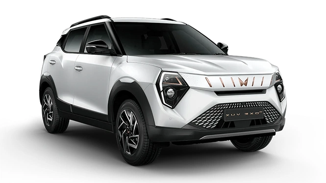 Mahindra XUV 3XO EV AX7L Everest White Front Side View