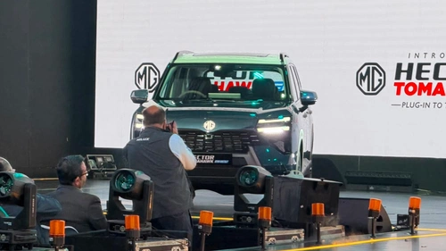 MG Hector Tomahawk Launched in India from Rs 13.99 Lakh BaaS with a 517 km EV and a 1,100 km Plug-in Hybrid Image