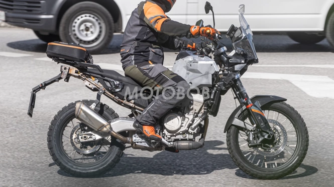 KTM 490 Adventure with 490cc parallel-twin motor spied testing