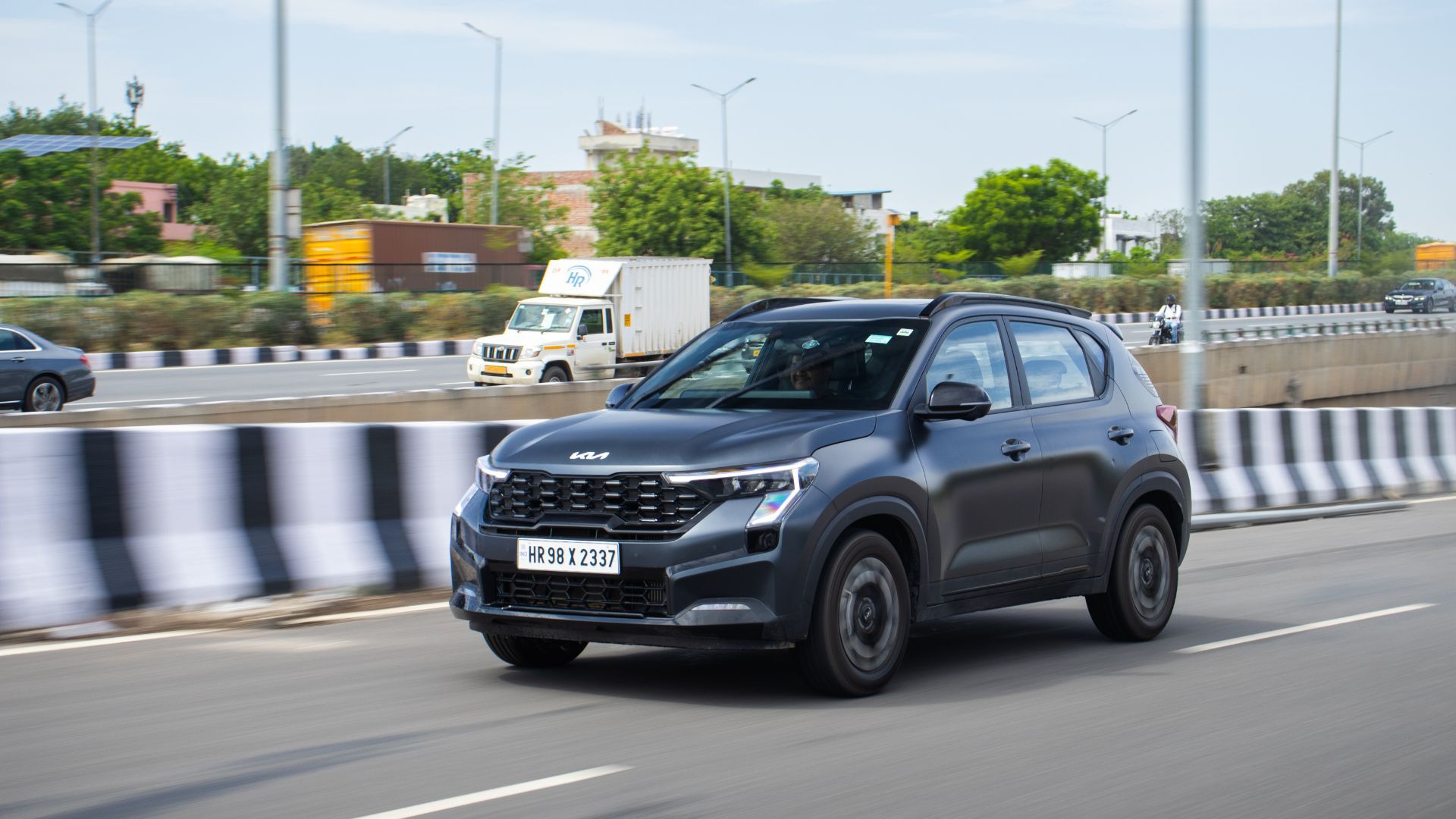 Kia Sonet X-Line Review: The Good, the Bad and Everything In Between Image