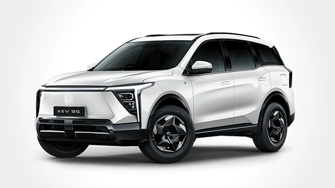 Mahindra XEV 9S Pack One Above Everest White Front Side View