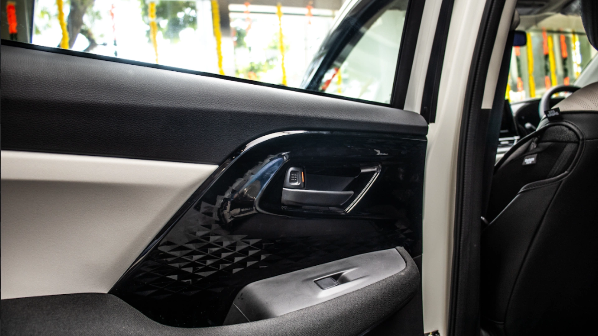 Maruti Suzuki Victoris door styling interior