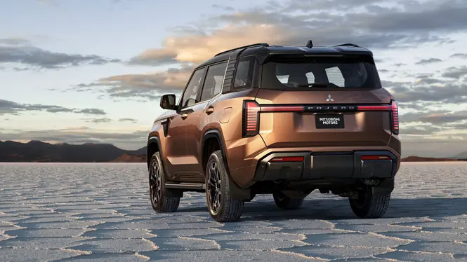 Pajero rear profile