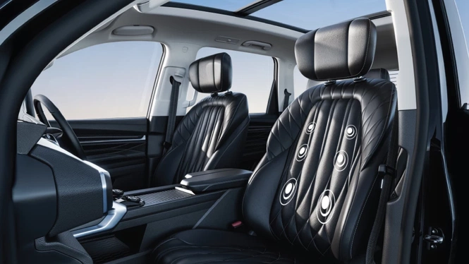 MG Majestor Massaging Second-Row Seats