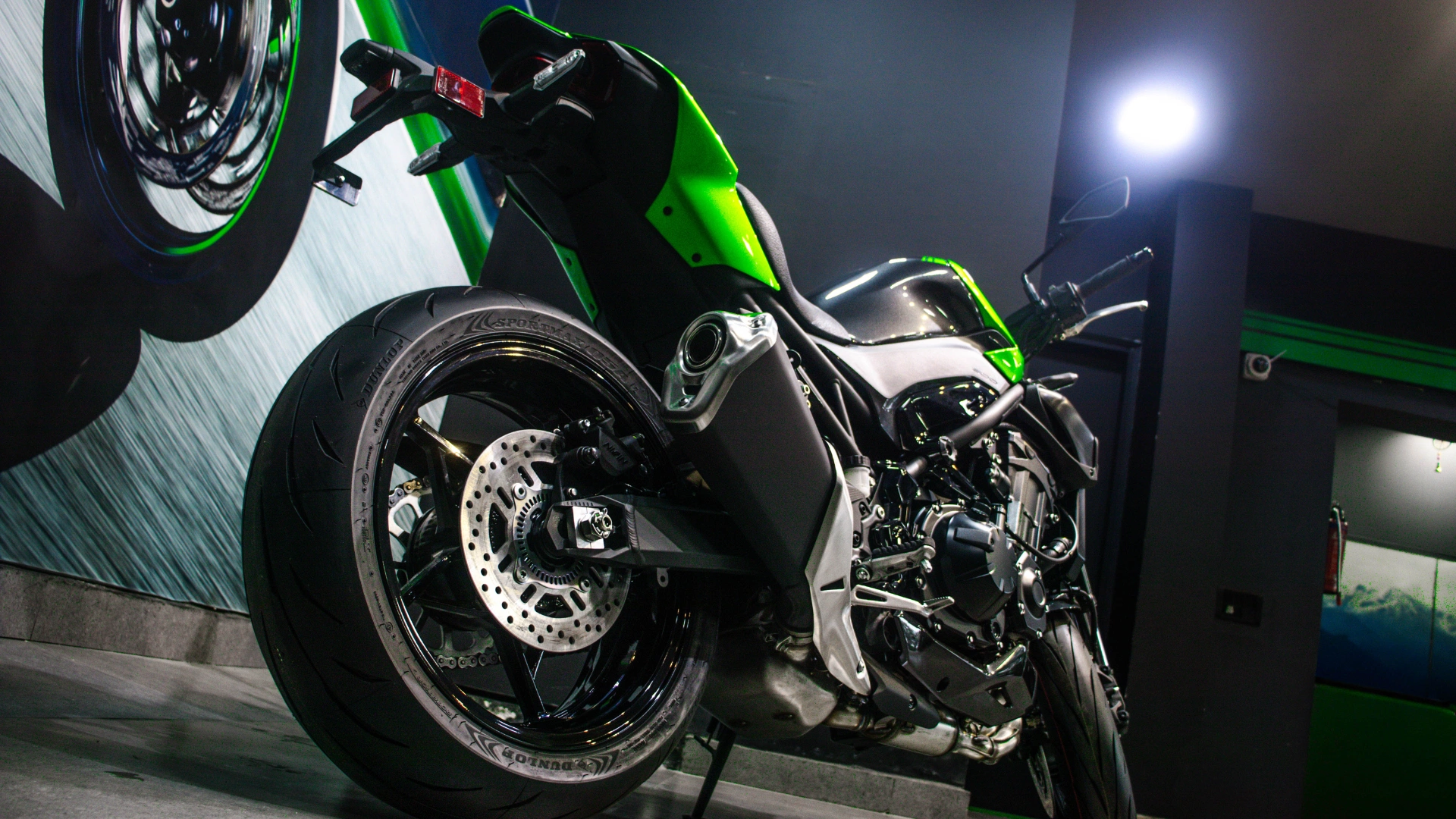 2026 Kawasaki Z900 In Candy Lime Greenrear tyre