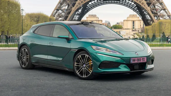 Denza Z9 GT Exterior Front RIght Three Quarter View