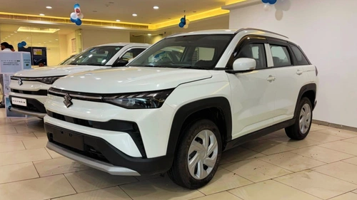 Maruti Victoris VXI Strong Hybrid: First Impressions Image