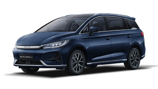 BYD eMAX 7 in dark blue