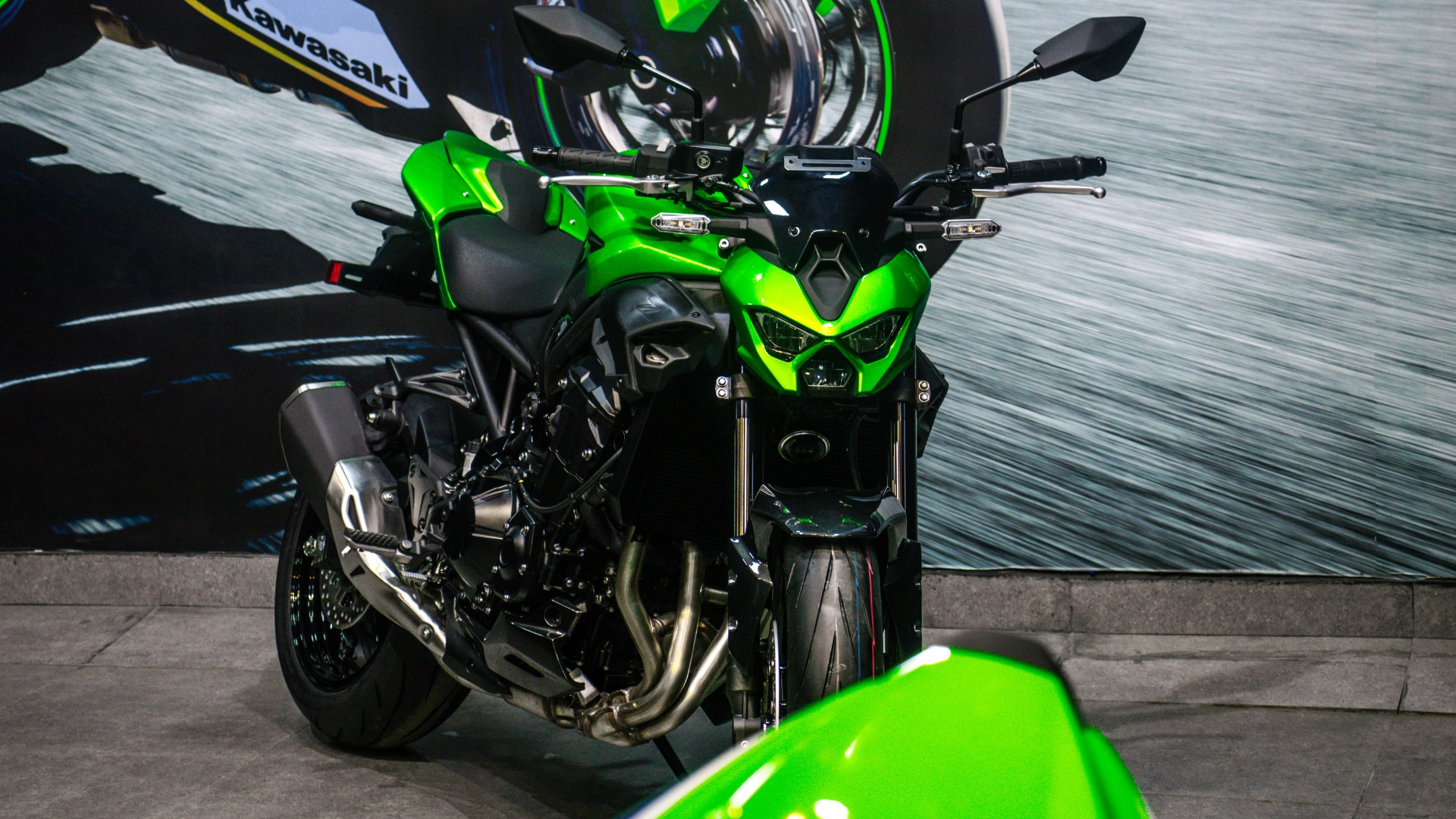 2026 Kawasaki Z900 In Candy Lime Green fornt