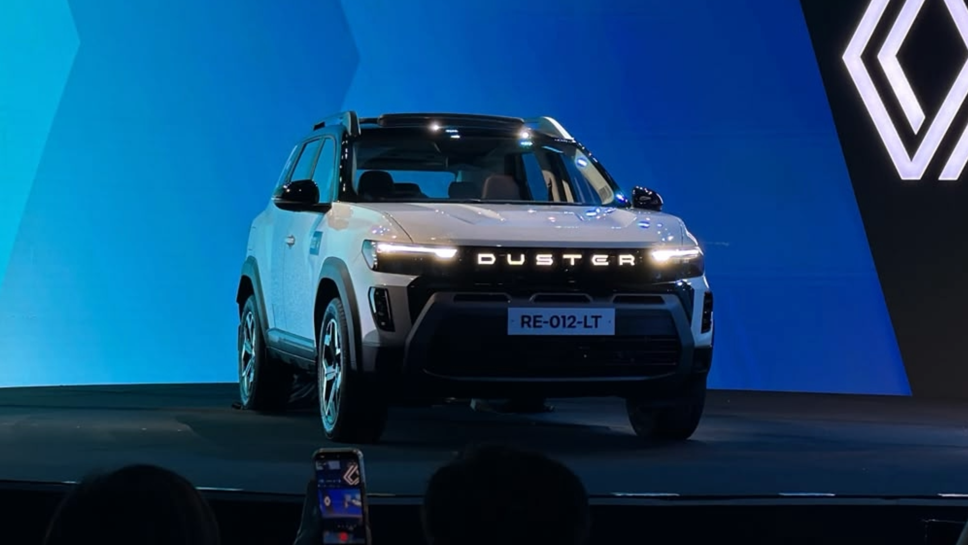 Renault Duster Strong Hybrid Launched At Rs. 16.99 Lakh With 160 PS, 29 km/l Mileage Image