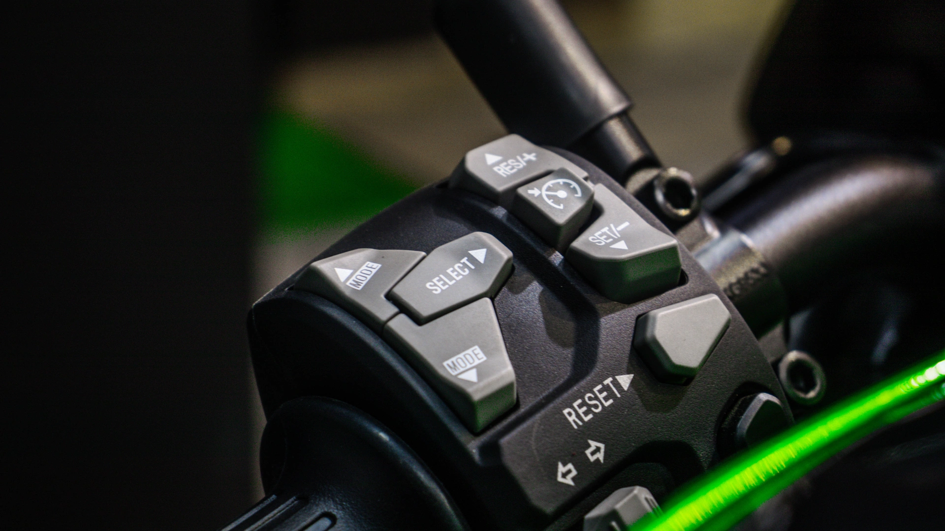 2026 Kawasaki Z900 In Candy Lime Green switch gear