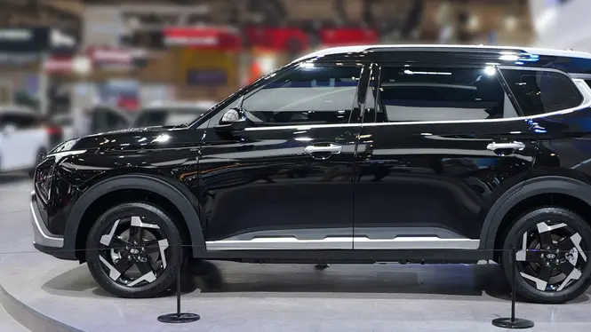 2027 Hyundai Neira MPV Prototype Exterior Left Side View