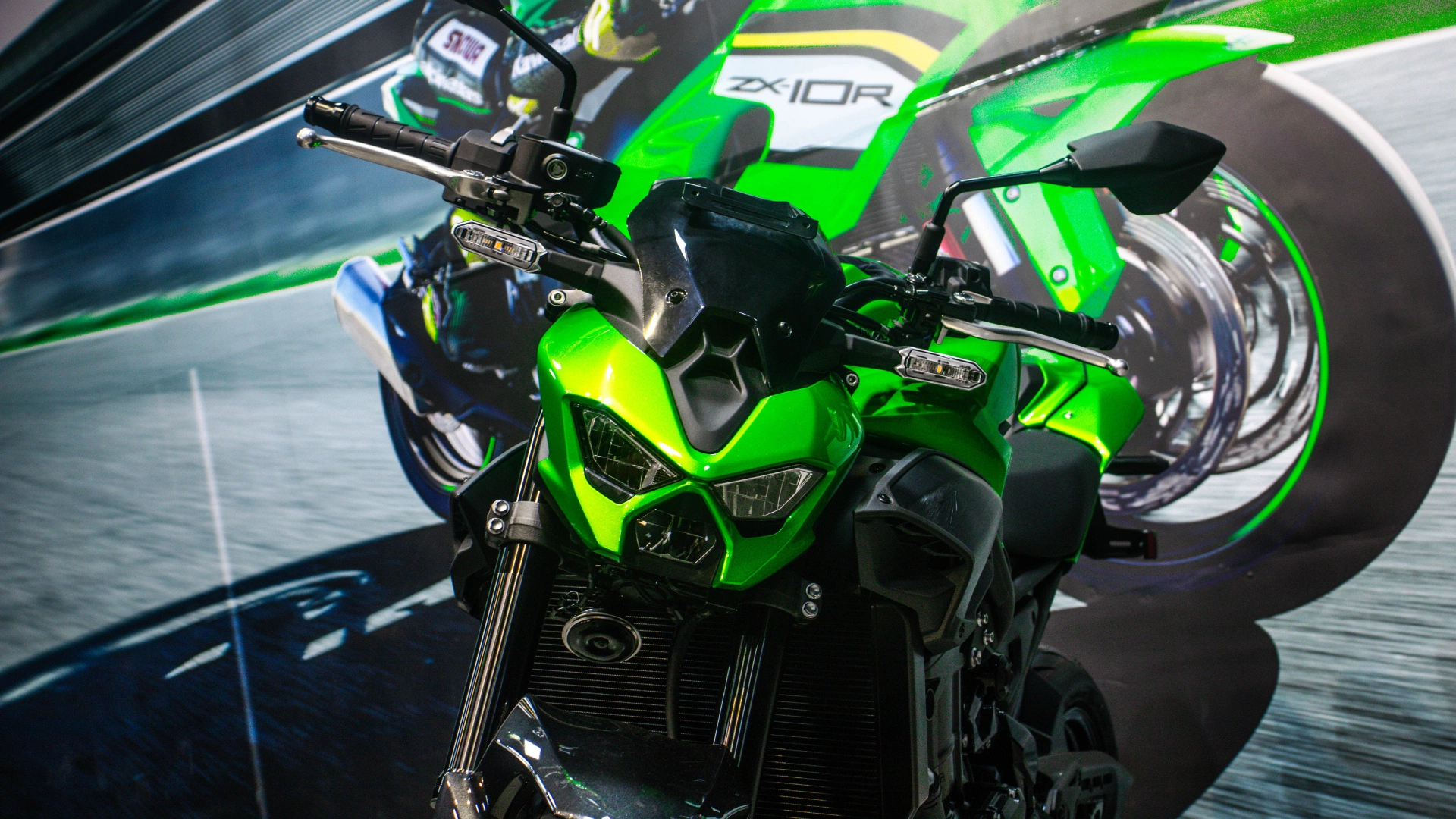 2026 Kawasaki Z900 In Candy Lime Green headlights