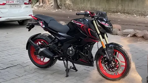 2026 Bajaj Pulsar N250 SS Spotted at Dealerships Ahead of Launch