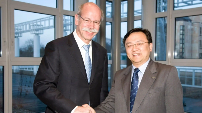 Joint Venture for the development of electric vehicles in China. BYD and Daimler AG agree the formation of the 50:50 joint venture "Shenzhen BYD Daimler New Technology Co. Ltd." for the development of electric vehicles for the Chinese market.