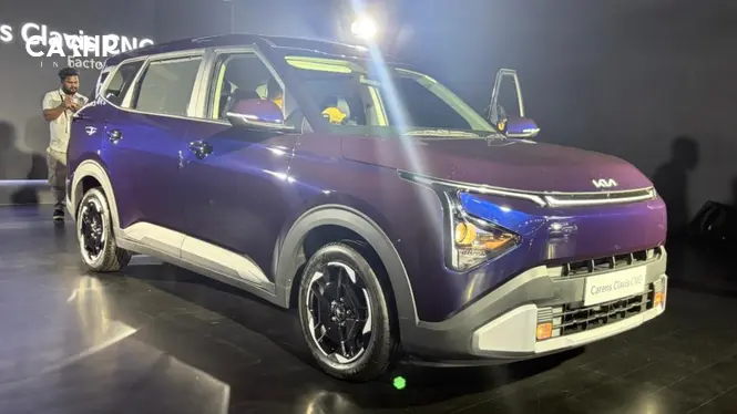 Kia Carens Clavis CNG Front Right Three Quarter View