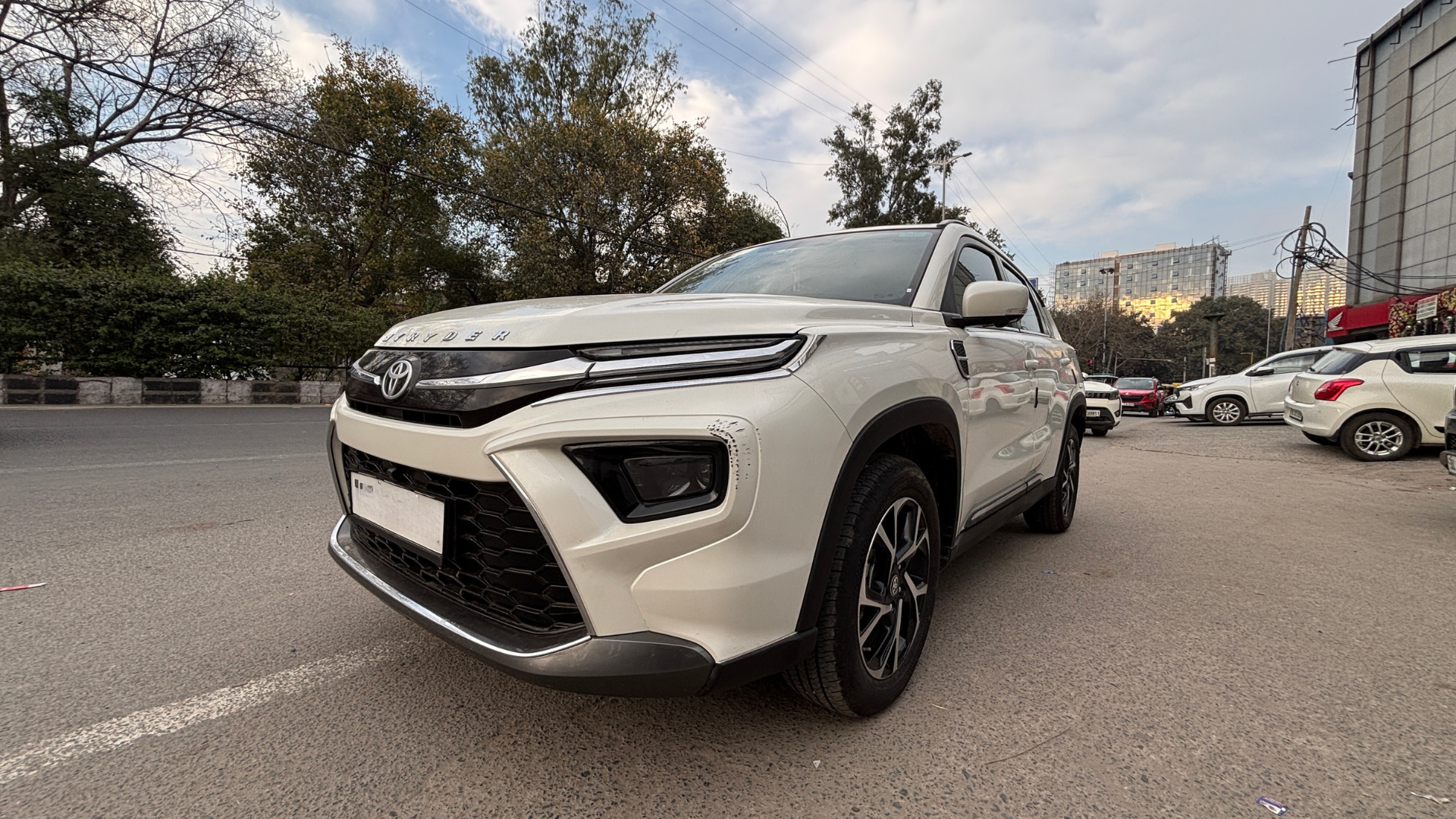 Toyota Urban Cruiser Hyryder in white