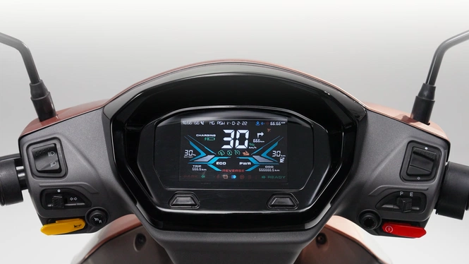 Ampere Magnus G Max with new 5-inch smart digital cluster
