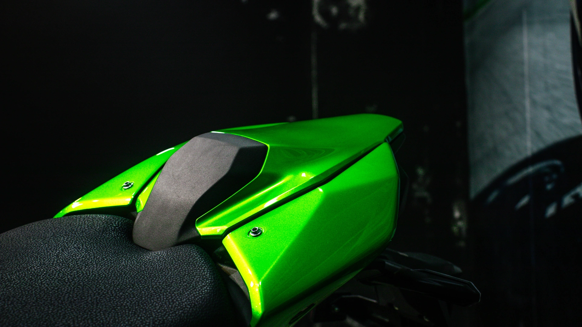 2026 Kawasaki Z900 In Candy Lime Green rear seats cowls